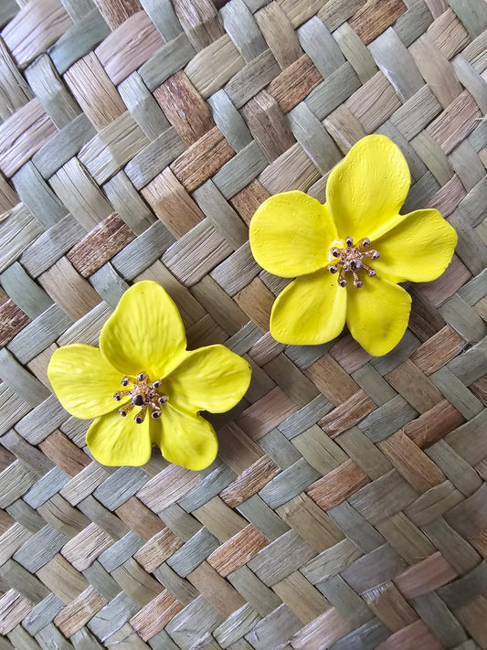 Fun Flower Ceramic Stud Earrings Yellow - Pacific Collection