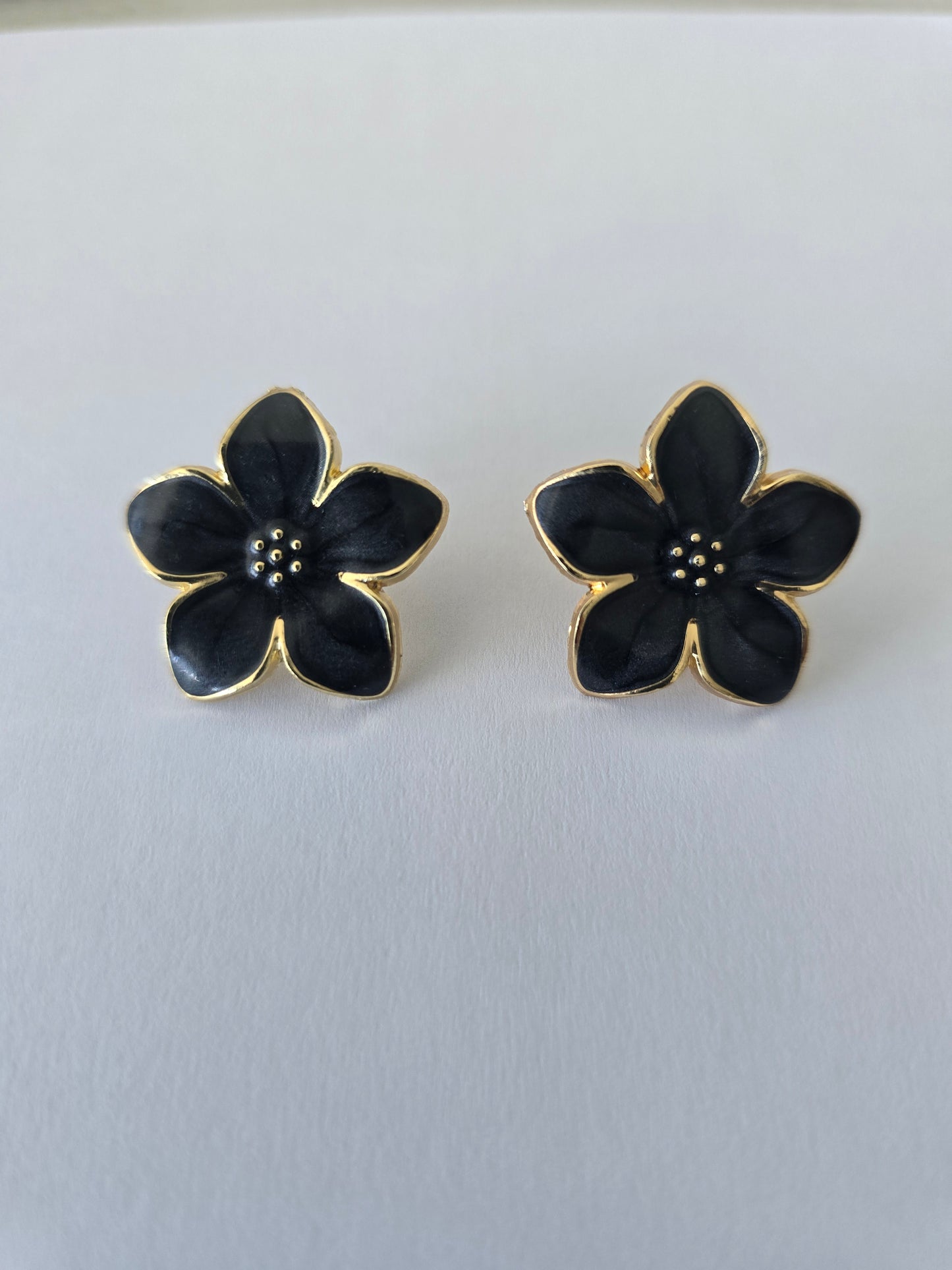 MoUi New Redesign Vintage Floral Stud - Black