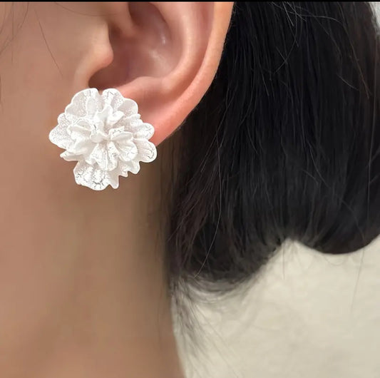 MoUi. New Women's Elegant Floral Earrings, Frosted Crackle Design