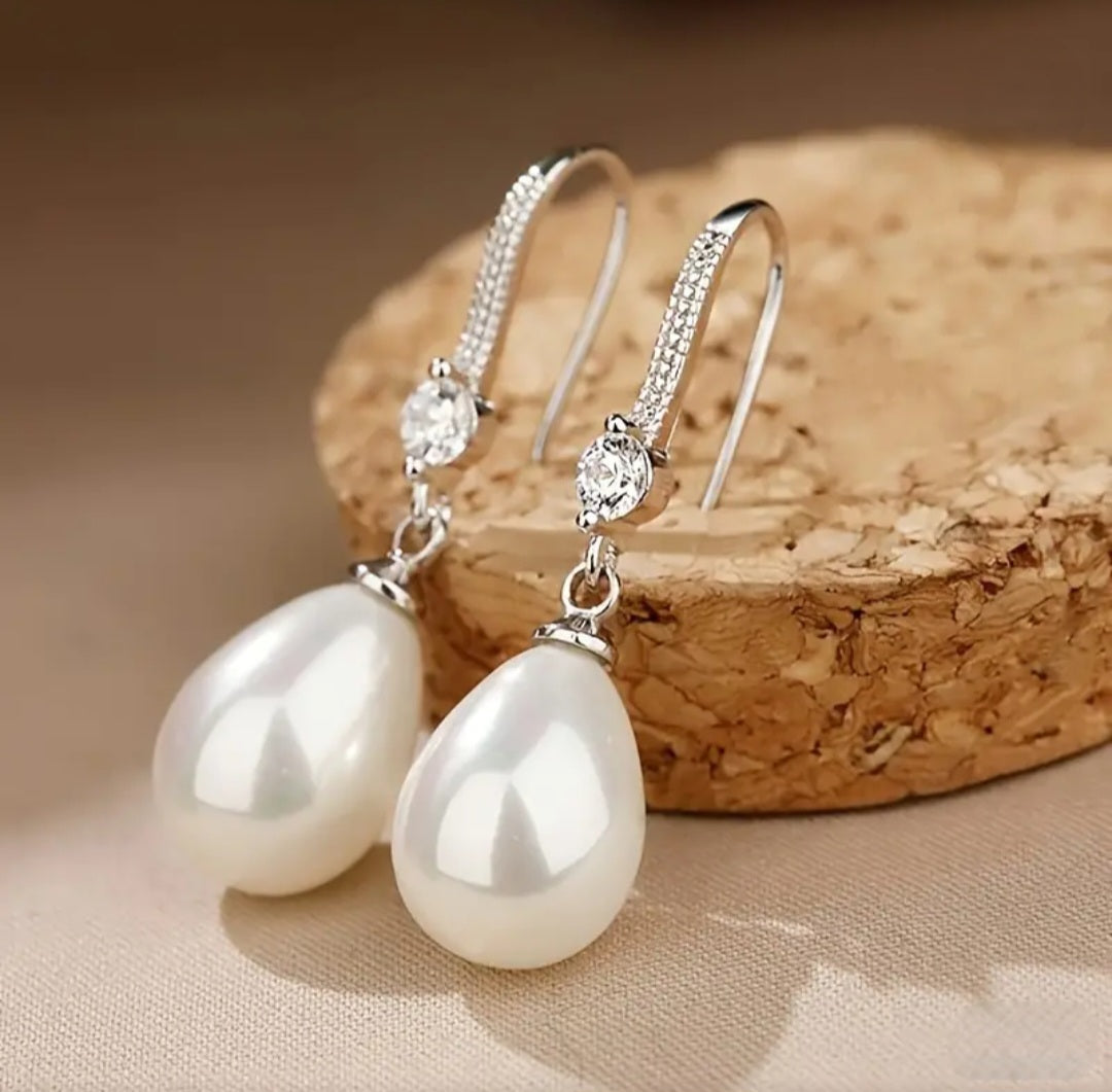 MoUI. New Droplet Faux Pearl Decor Dangle Earrings