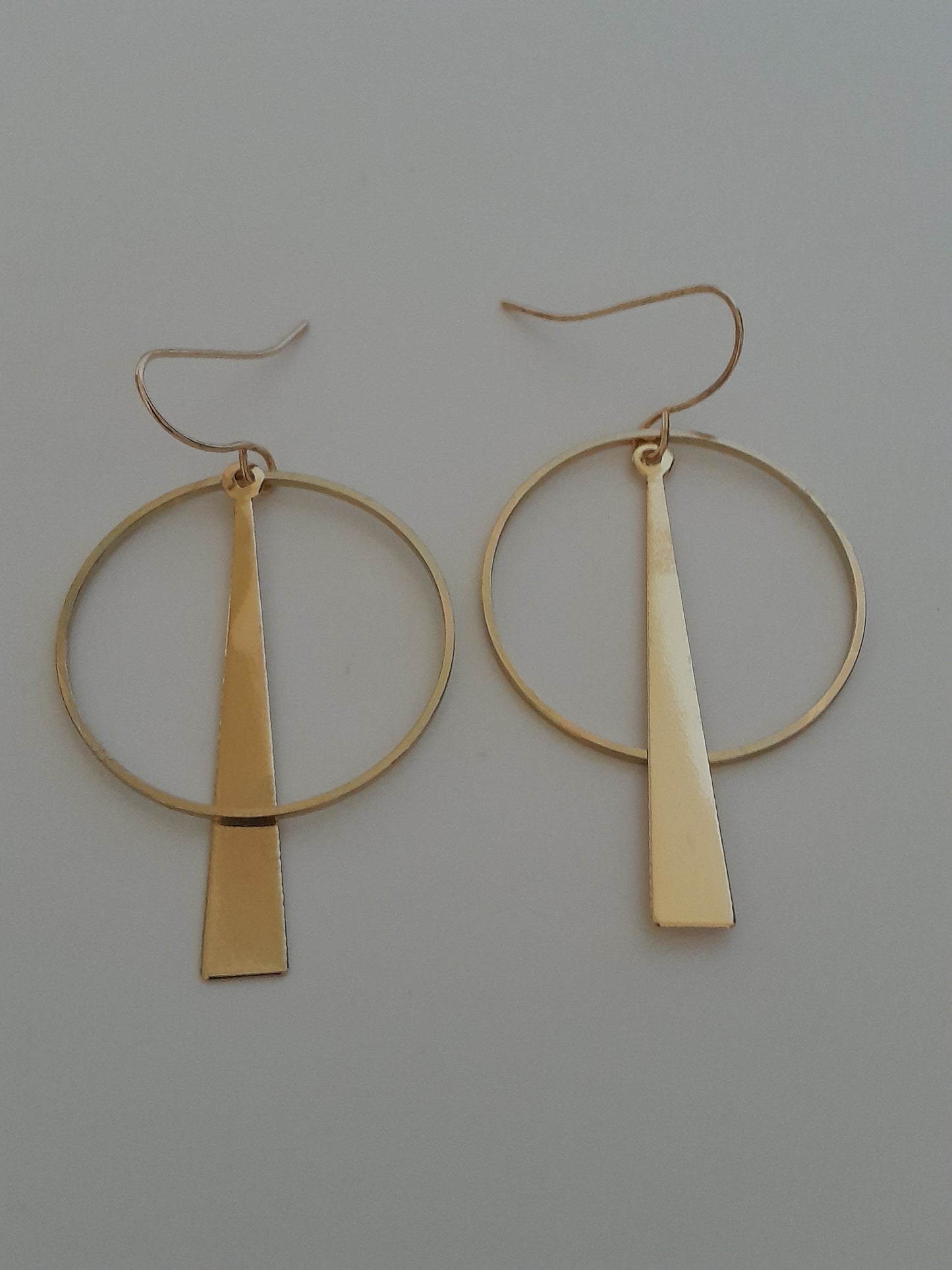 Stylish Gold Coloured Circle and Line Drop